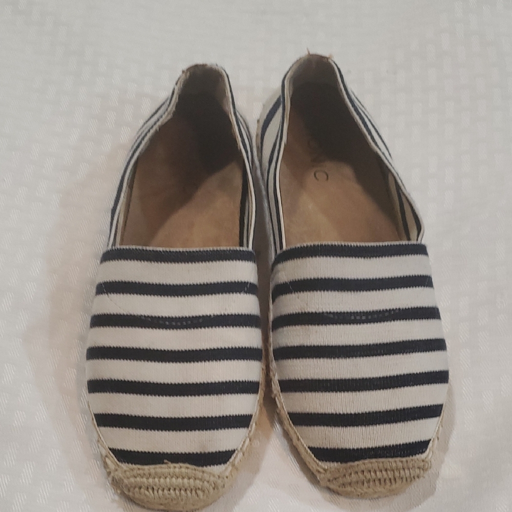 Vionic Valeri  Black and White Striped Slipon  Flats